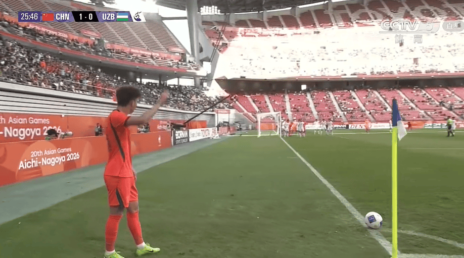 亚运男足铜牌赛半场：U23国足1-1战平乌兹别克斯坦