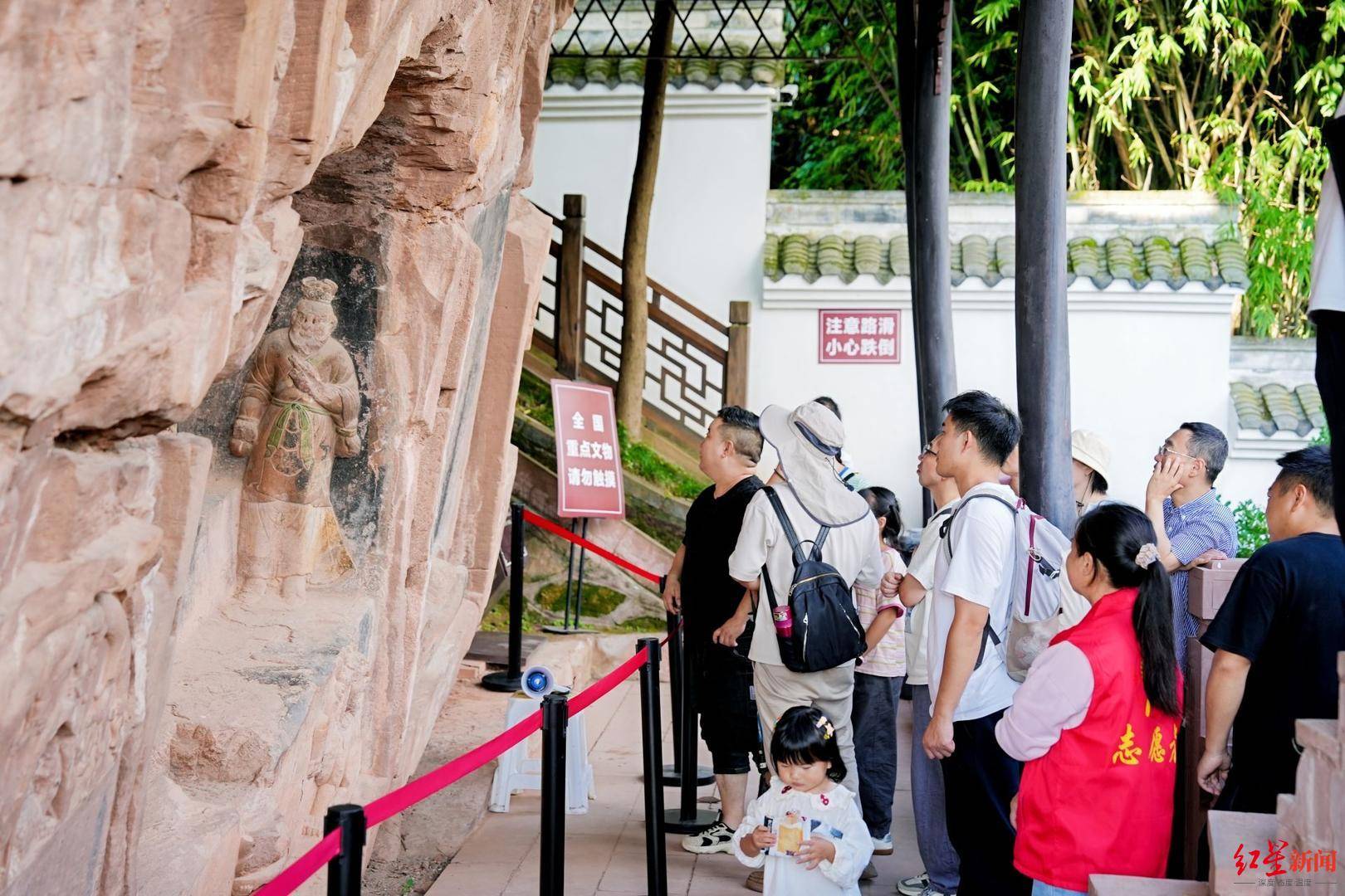 国庆成都近郊游去哪?龙泉山徒步+非遗体验,微度假超火爆(图2) 国庆成都近郊游去哪?龙泉山徒步+非遗体验,微度假超火爆(图2)