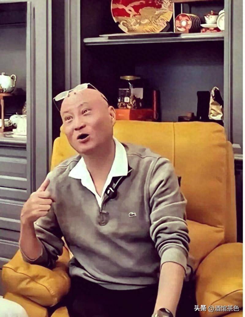 Li Mao and Wu Haili's Careers in Badminton and Opera Reported by Sohu