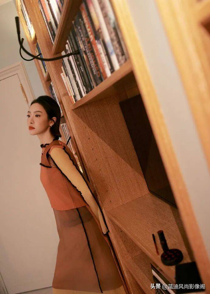 宋茜六登LV秀场:新人大秀靠运气,她靠什么?(图5) 宋茜六登LV秀场:新人大秀靠运气,她靠什么?(图5)