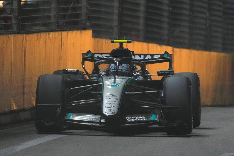 (外代二线)(39)赛车——F1新加坡大奖赛:维斯塔潘夺冠