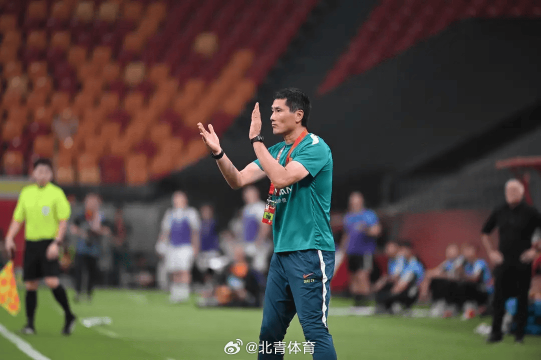 邵佳一将继续带队备战亚洲杯，国足11月或将与马来西亚和巴林热身