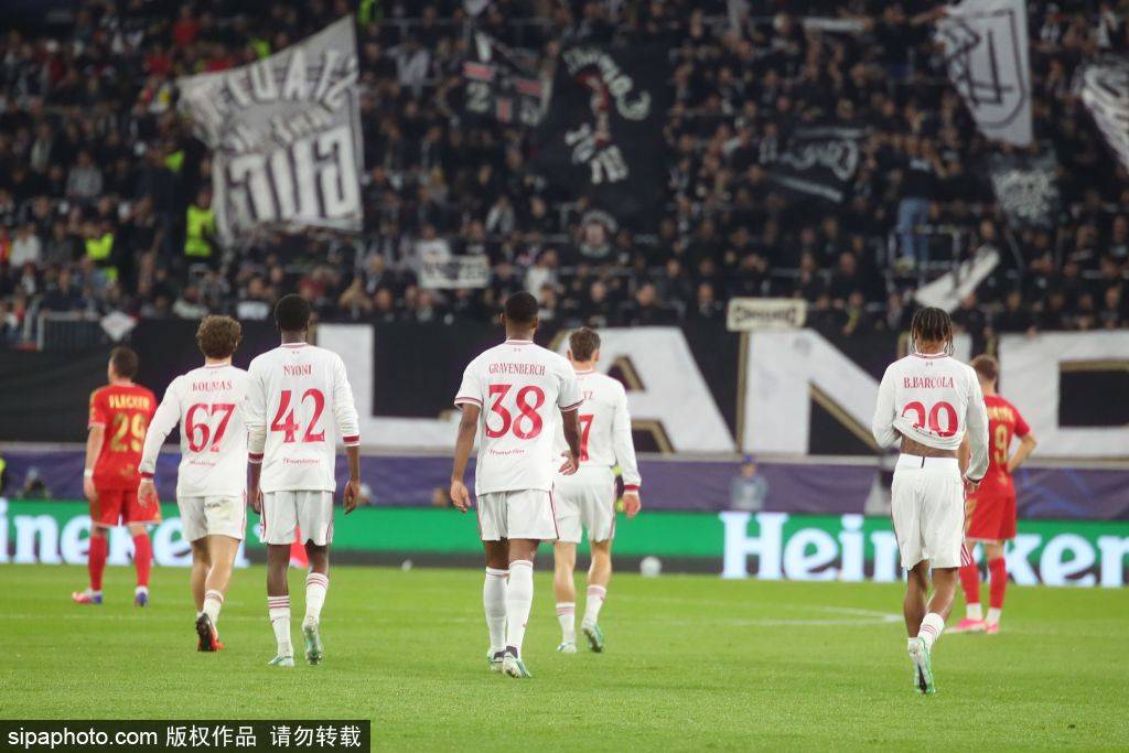 拜仁的霸主归来：6-1大胜莱比锡，凯恩与迪亚斯闪耀全场！