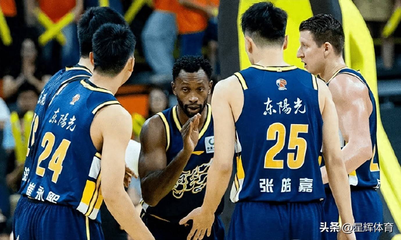 广东靠啃老赢球！弗格返老还童成MVP 周鹏扮演精神领袖 徐杰学着点
