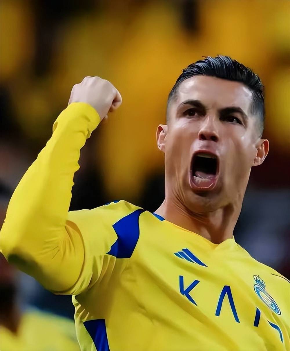 Gallery - Kết quả bỏ phiếu ban đầu giải thưởng Quả bóng vàng cho thấy Cristiano Ronaldo (75%) áp đảo Messi (9%). Liệu việc chi tiền vào các cuộc thăm dò ý kiến ​​có thể quyết định người chiến thắng giải thưởng Quả bóng vàng? - image 17