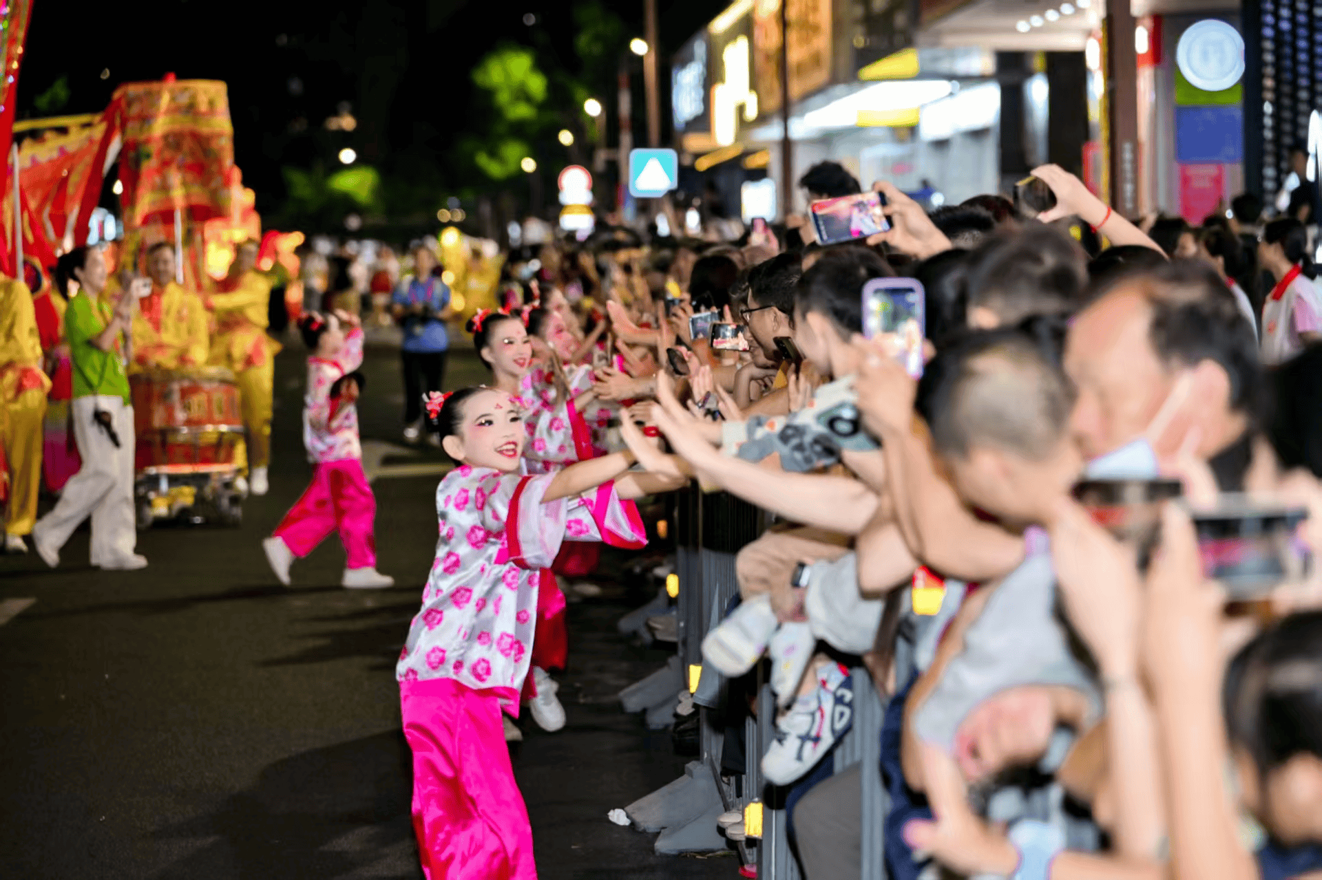 佛山秋色：非遗传承人与小工匠同台，十番飞钹燃动祖庙西樵(图5)