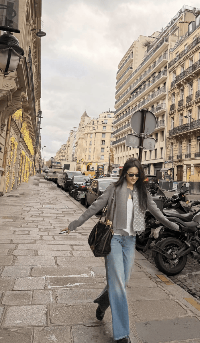 刘亦菲安闲穿搭气象温情 散步街头解放粗疏