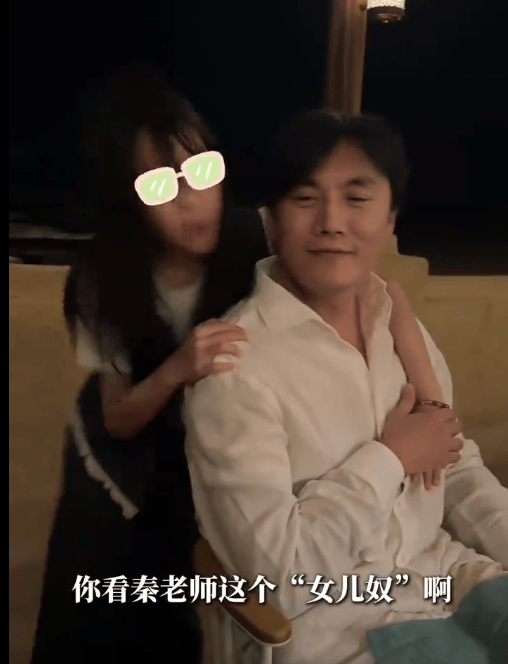 伊能静穿比基尼度假体格潦倒有致 犬子对秦昊撒娇