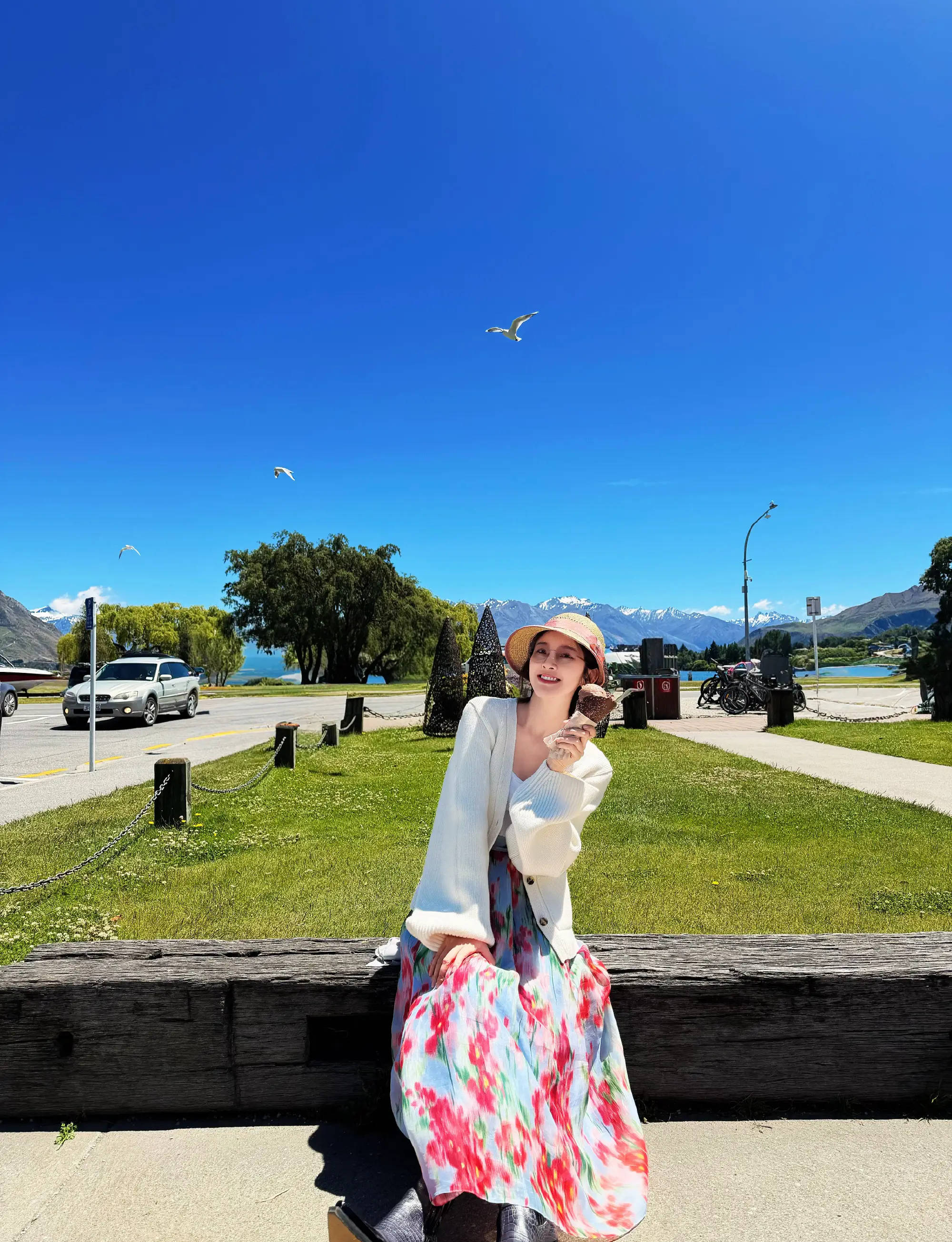 唐艺昕薰衣草花海安祥溜达！绽开灿烂笑颜热情大好