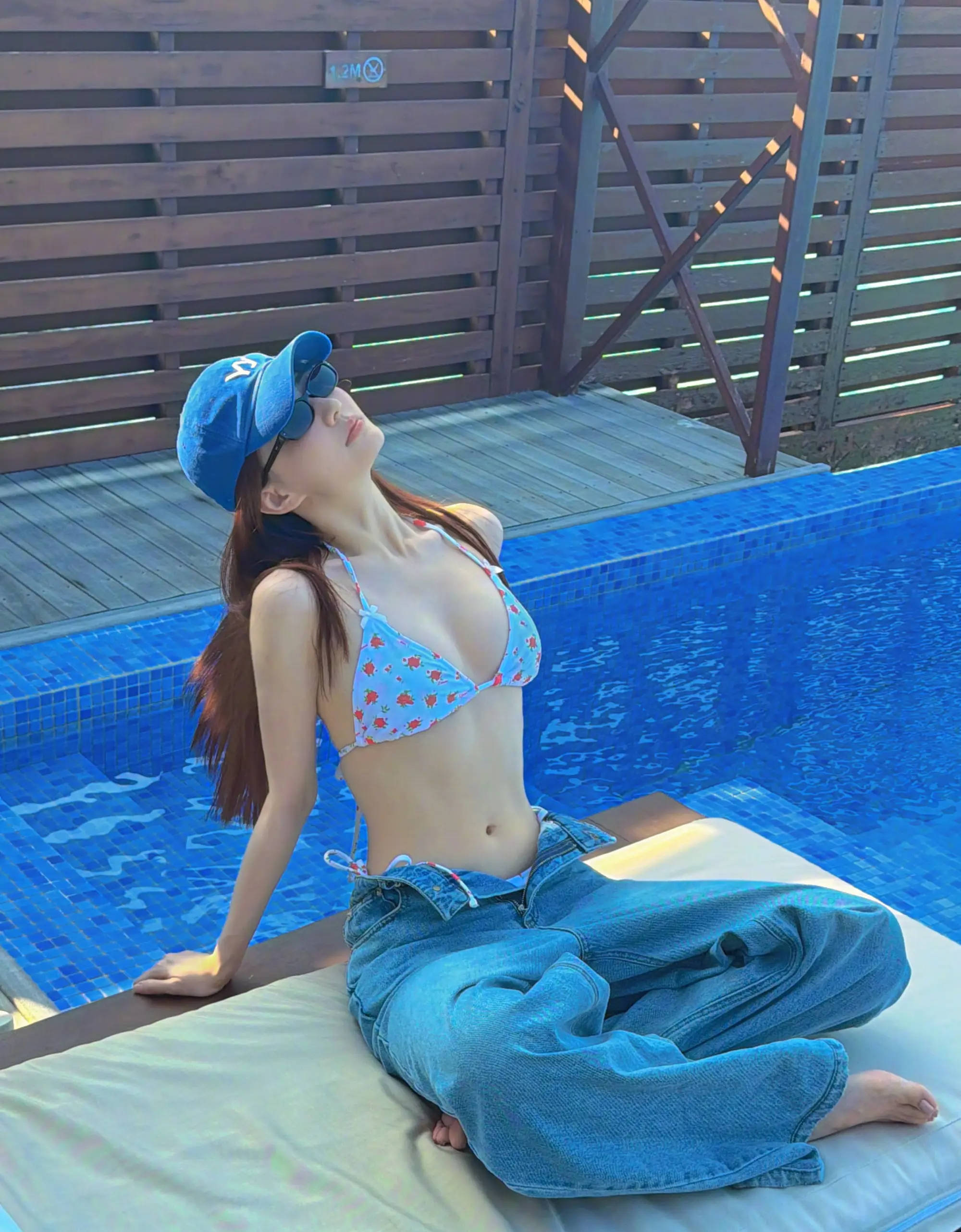 徐璐穿比基尼海边打卡 躯壳火辣优雅迷东谈主