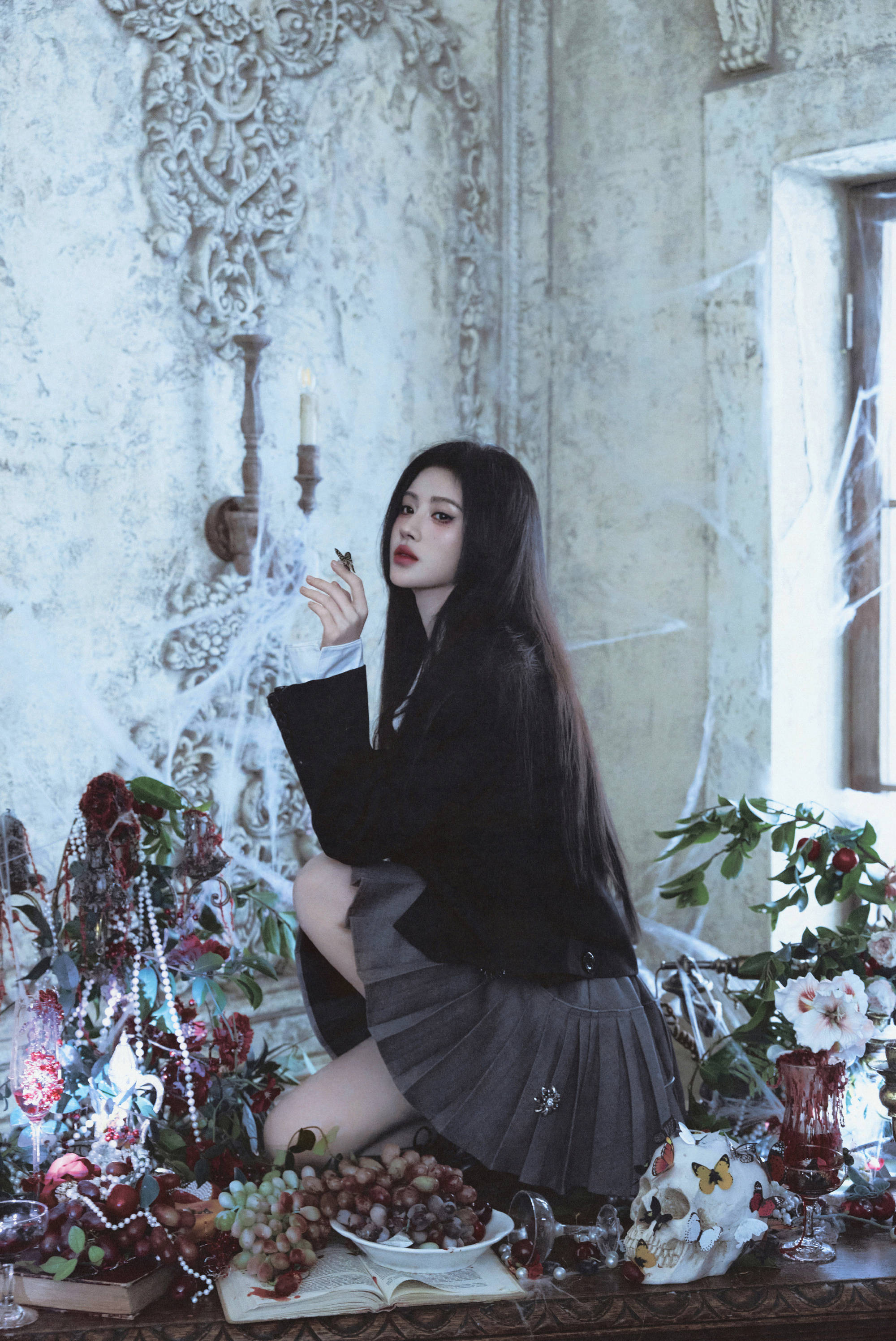 鞠婧祎化身暗黑学院风阴霾青娥！目光激烈气场全开